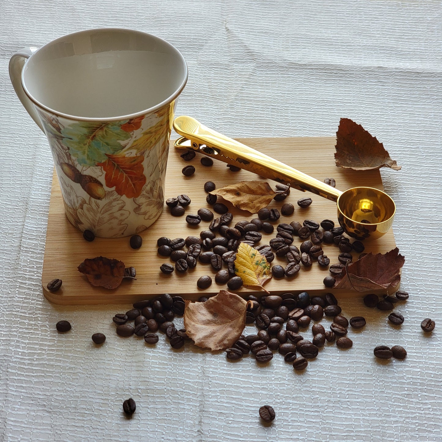 GRANDEUR: Guatemalan single-origin medium roast coffee aged in whiskey barrels